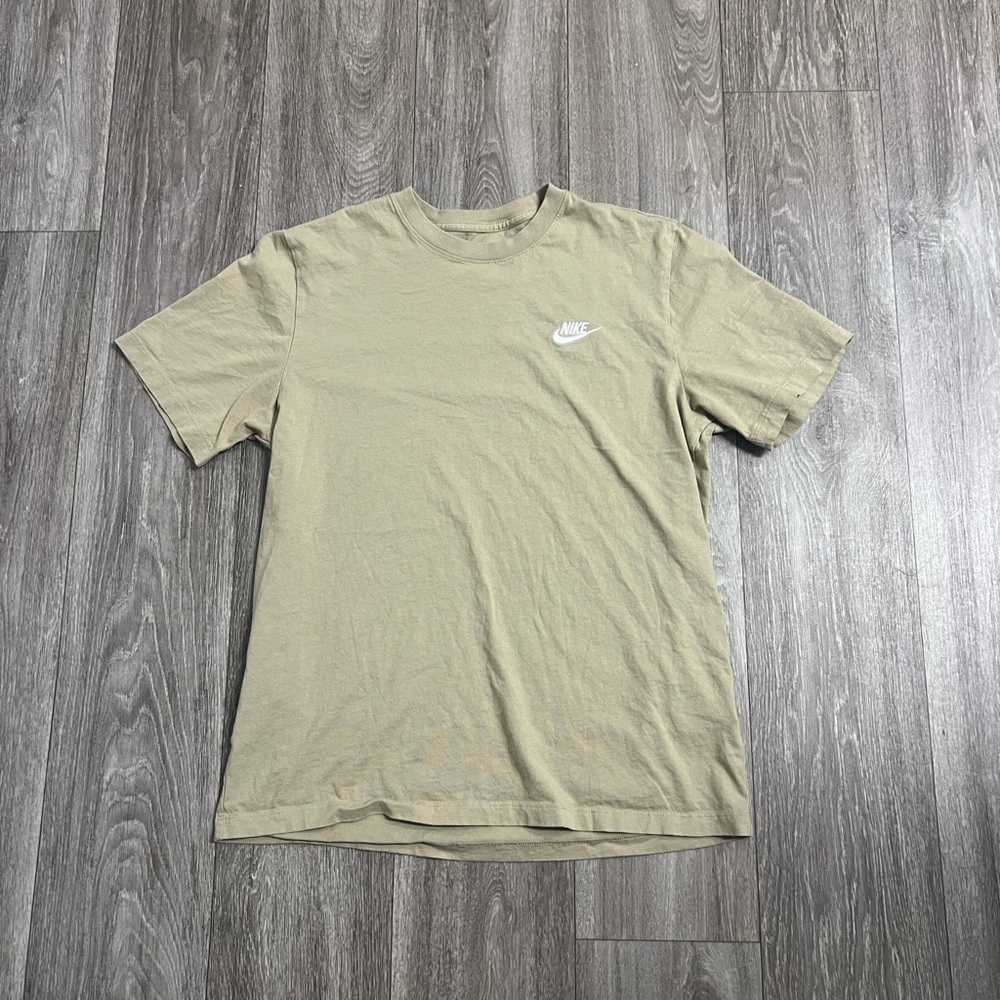 Nike Sportswear Club Men's Short Sleeve T-Shirt Size M Beige 100% Cotton